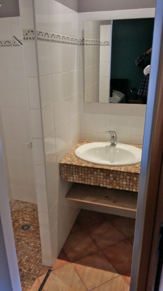 photo 18 Owner direct vacation rental Propriano gite Corsica Corse du Sud Washing facilities 1