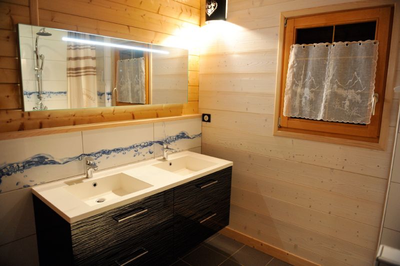 photo 11 Owner direct vacation rental Grardmer chalet Lorraine Vosges bathroom 2