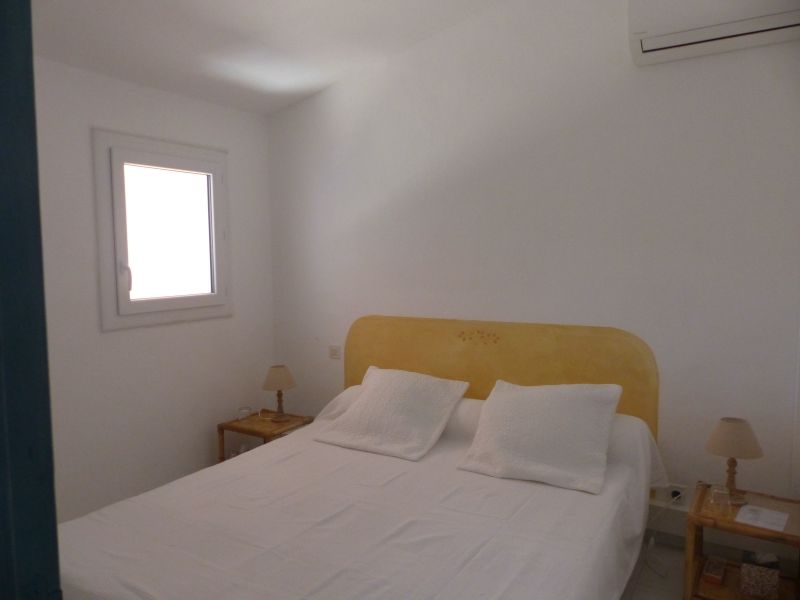 photo 11 Owner direct vacation rental Lecci appartement Corsica Corse du Sud bedroom 1
