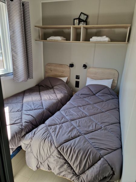 photo 6 Owner direct vacation rental Montalivet mobilhome Aquitaine Gironde bedroom 2