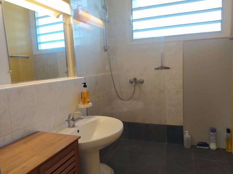 photo 8 Owner direct vacation rental Papeete appartement   bathroom 1