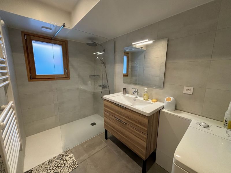 photo 9 Owner direct vacation rental Barcelonnette chalet Provence-Alpes-Cte d'Azur Alpes de Haute-Provence bathroom 2