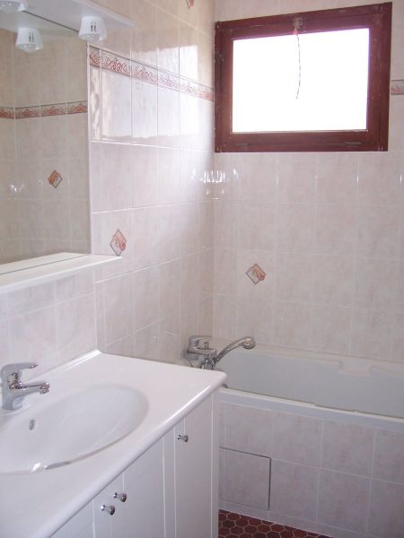 photo 8 Owner direct vacation rental Orcires Merlette appartement Provence-Alpes-Cte d'Azur Hautes-Alpes bathroom