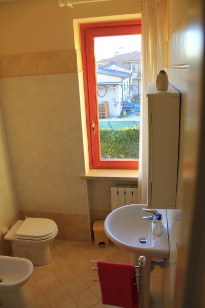 photo 9 Owner direct vacation rental Sirmione appartement Lombardy Brescia Province bathroom