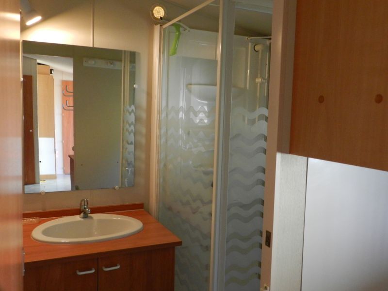 photo 3 Owner direct vacation rental Aurillac mobilhome Auvergne Cantal Washing facilities