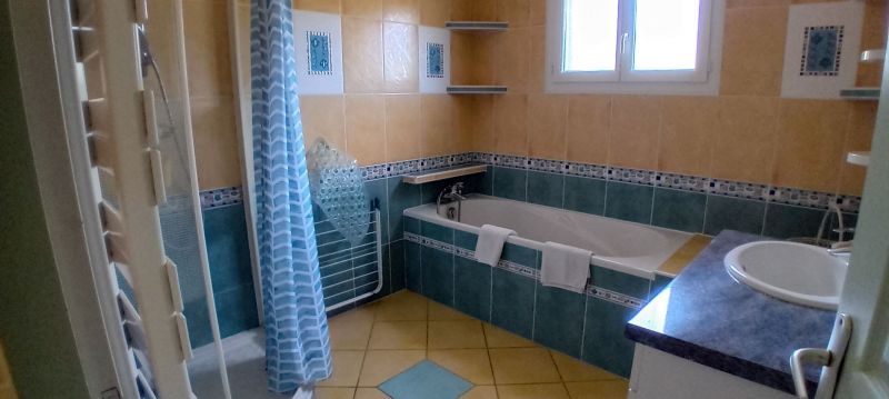 photo 9 Owner direct vacation rental Soulac maison Aquitaine Gironde bathroom