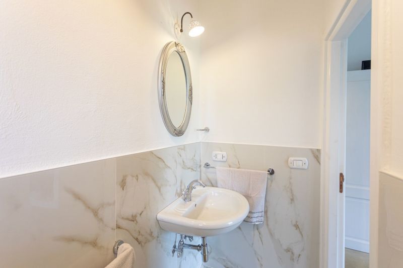 photo 19 Owner direct vacation rental Torre Suda appartement   bathroom 2