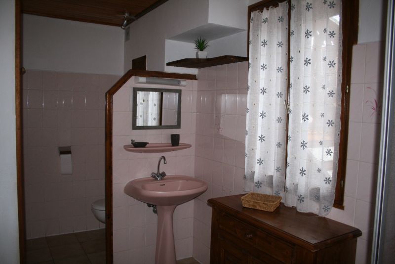 photo 12 Owner direct vacation rental Samons appartement Rhone-Alps Haute-Savoie bathroom