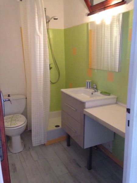 photo 13 Owner direct vacation rental Cavalaire-sur-Mer appartement Provence-Alpes-Cte d'Azur Var bathroom