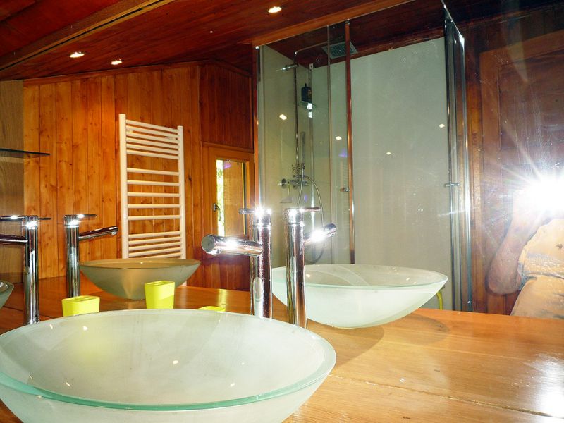 photo 13 Owner direct vacation rental Chamonix Mont-Blanc chalet Rhone-Alps Haute-Savoie bathroom