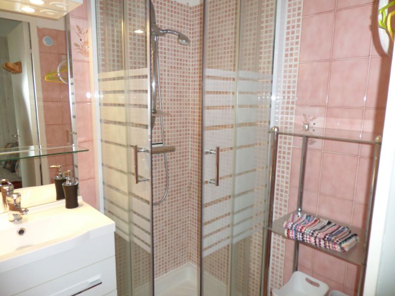 photo 9 Owner direct vacation rental Srignan Plage appartement Languedoc-Roussillon Hrault bathroom