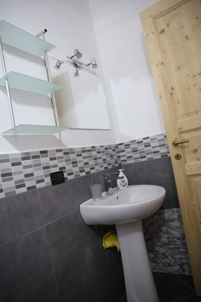 photo 13 Owner direct vacation rental Terrasini appartement Sicily Palermo Province bathroom 2