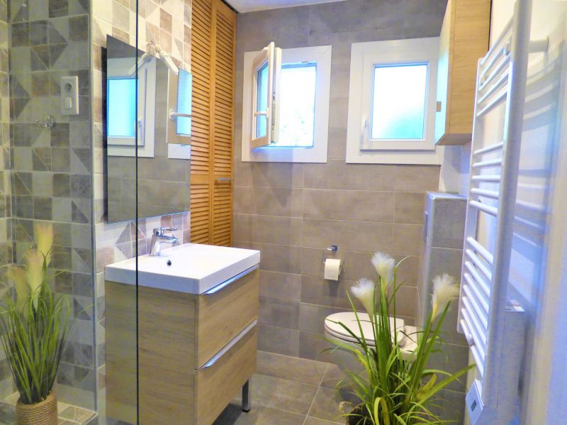 photo 3 Owner direct vacation rental Bandol studio Provence-Alpes-Cte d'Azur Var bathroom
