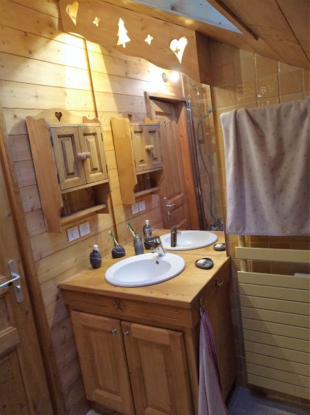 photo 12 Owner direct vacation rental Mribel appartement Rhone-Alps Savoie bathroom