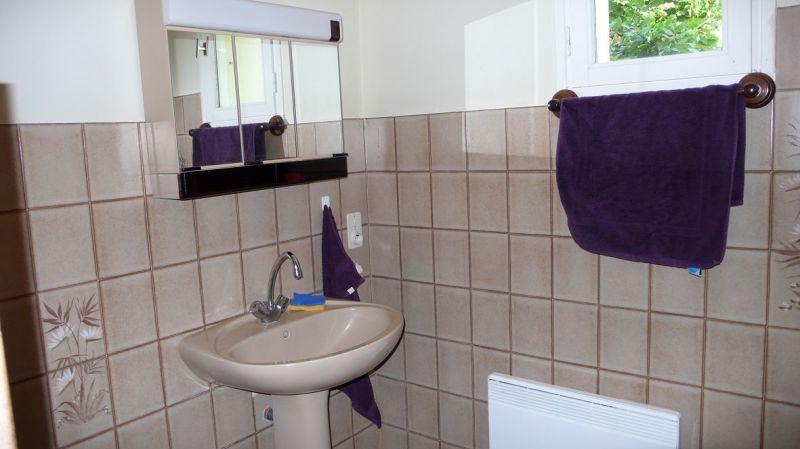 photo 11 Owner direct vacation rental Fouesnant maison Brittany Finistre Washing facilities