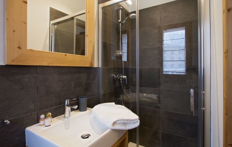 photo 12 Owner direct vacation rental Les 2 Alpes chalet Rhone-Alps Isre bathroom 2