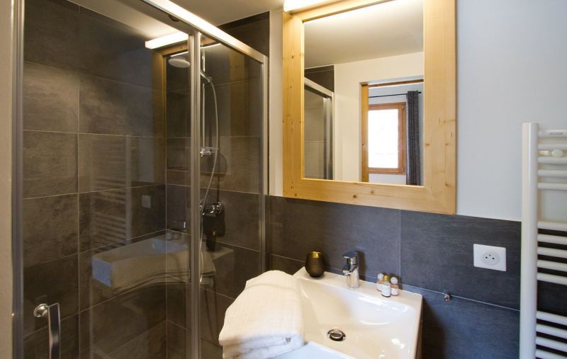 photo 15 Owner direct vacation rental Les 2 Alpes chalet Rhone-Alps Isre bathroom 3