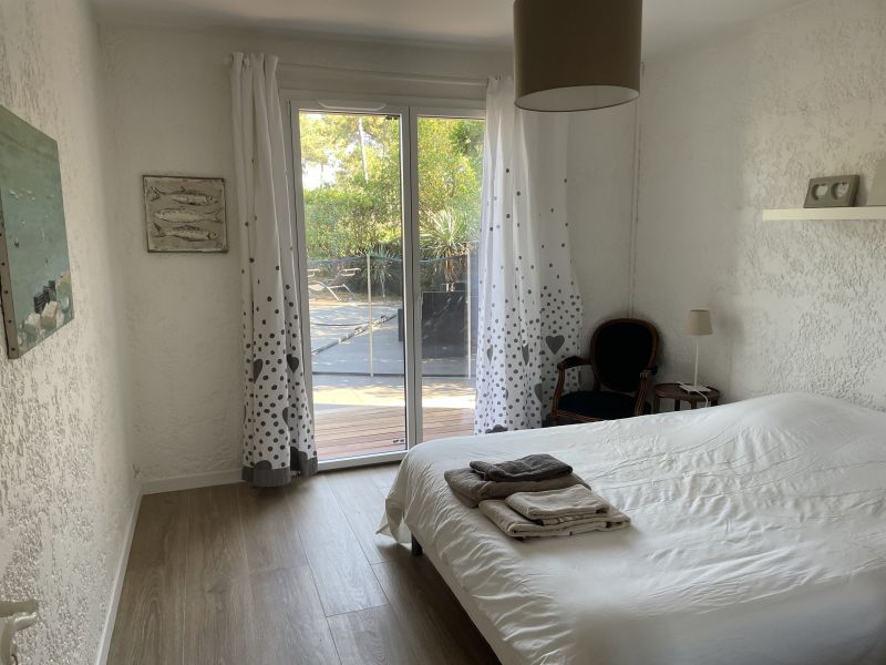 photo 8 Owner direct vacation rental Lge Cap Ferret villa Aquitaine Gironde bedroom 1