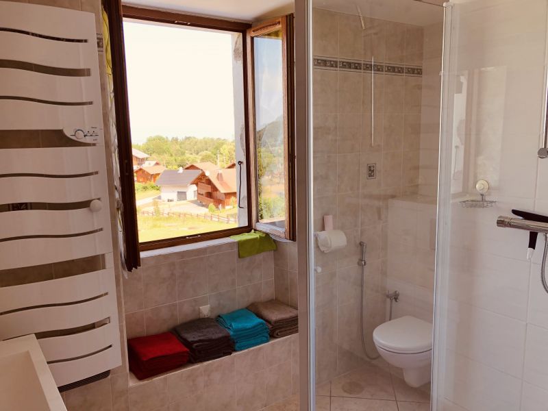 photo 8 Owner direct vacation rental Thollon Les Mmises appartement Rhone-Alps Haute-Savoie bathroom