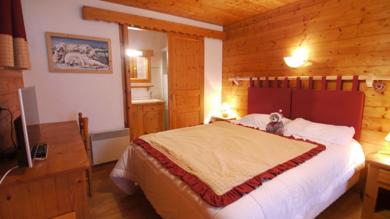 photo 8 Owner direct vacation rental Les Gets chalet Rhone-Alps Haute-Savoie bedroom 1