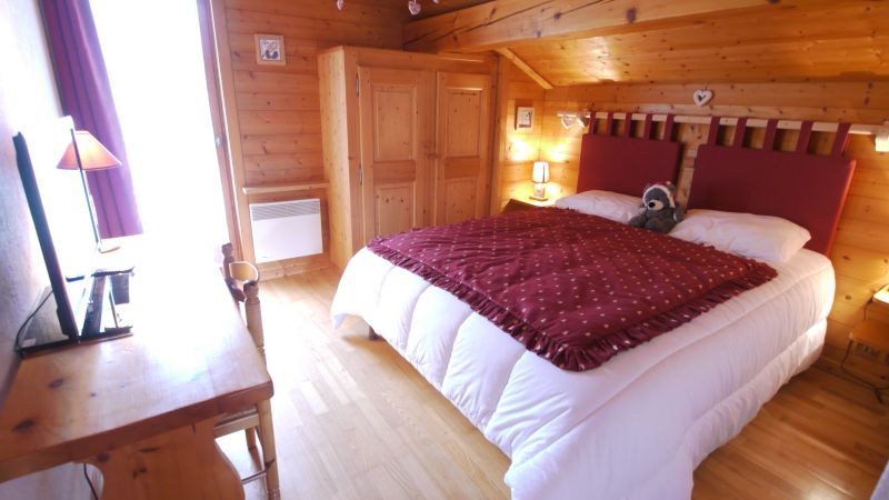 photo 12 Owner direct vacation rental Les Gets chalet Rhone-Alps Haute-Savoie bedroom 4