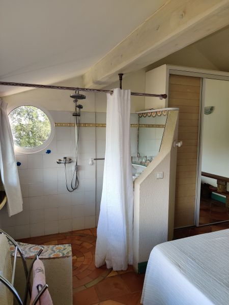 photo 6 Owner direct vacation rental Le Diamant villa   Washing facilities 1