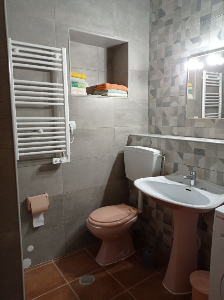 photo 7 Owner direct vacation rental Olho studio Algarve  Washing facilities