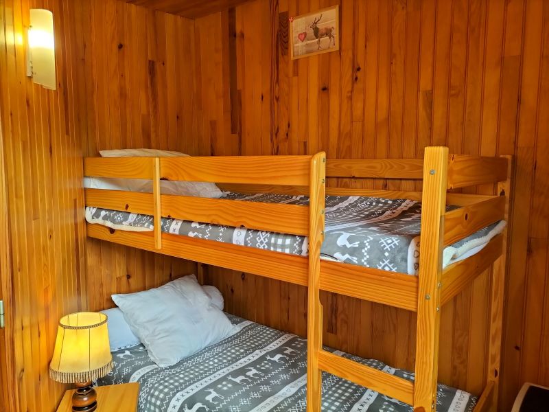 photo 18 Owner direct vacation rental Noyant chalet Pays de la Loire Maine et Loire bedroom 2