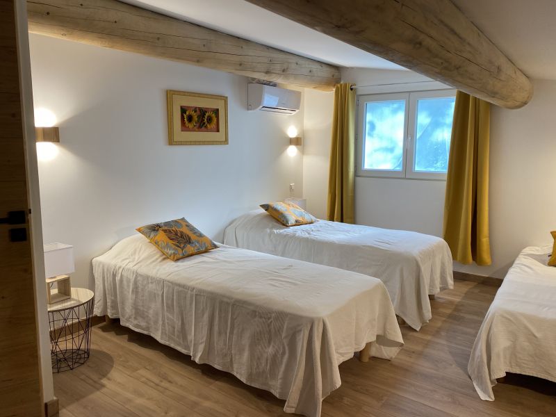 photo 9 Owner direct vacation rental Isle sur la Sorgue maison Provence-Alpes-Cte d'Azur Vaucluse bedroom 3