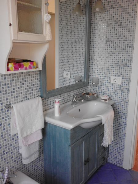 photo 16 Owner direct vacation rental Ortona maison Abruzzo Chieti Province bathroom