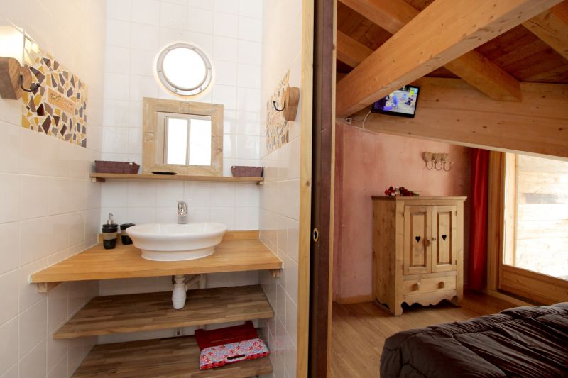 photo 15 Owner direct vacation rental Les 2 Alpes chalet Rhone-Alps Isre bathroom 2