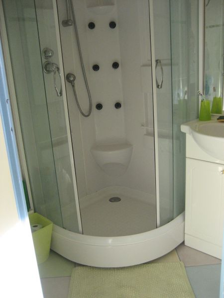 photo 14 Owner direct vacation rental Sete appartement Languedoc-Roussillon Hrault bathroom