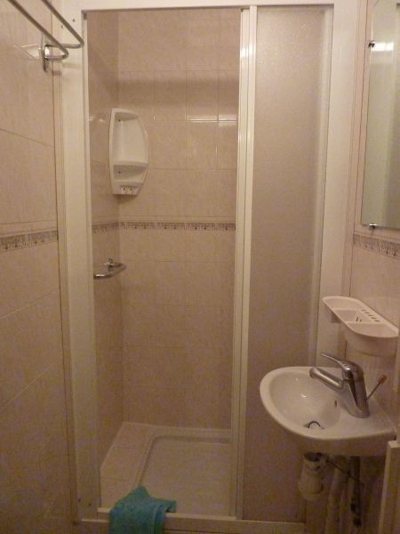 photo 15 Owner direct vacation rental Alpe d'Huez appartement Rhone-Alps Isre Washing facilities 2