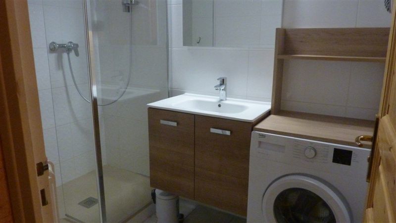 photo 14 Owner direct vacation rental Alpe d'Huez appartement Rhone-Alps Isre Washing facilities 1