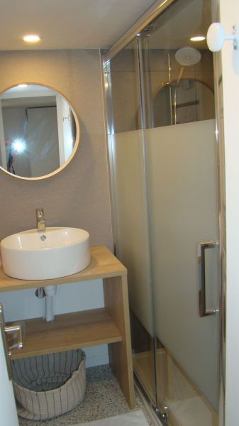 photo 11 Owner direct vacation rental Les Angles chalet Languedoc-Roussillon Pyrnes-Orientales bathroom