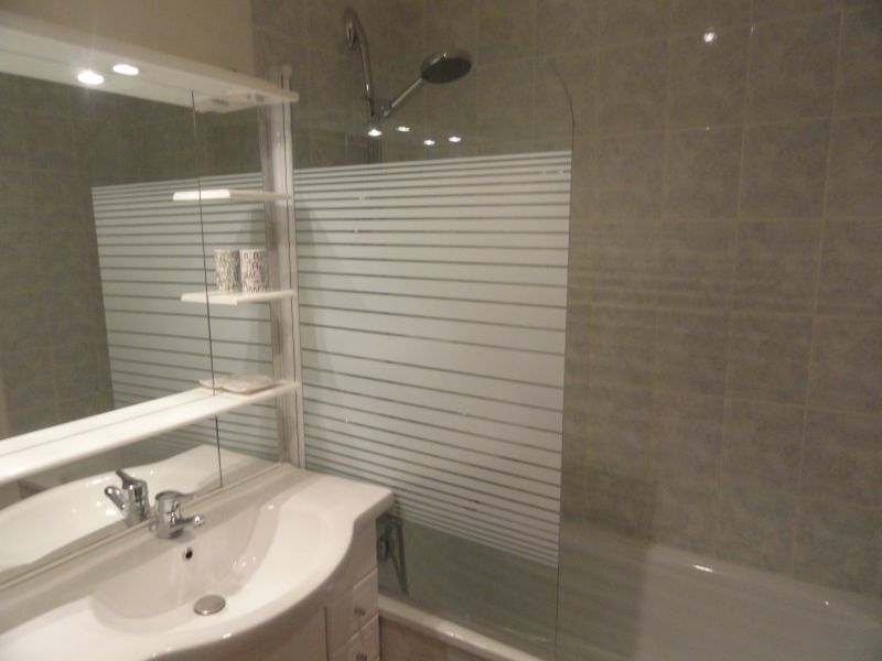 photo 7 Owner direct vacation rental Cassis appartement Provence-Alpes-Cte d'Azur Bouches du Rhne bathroom