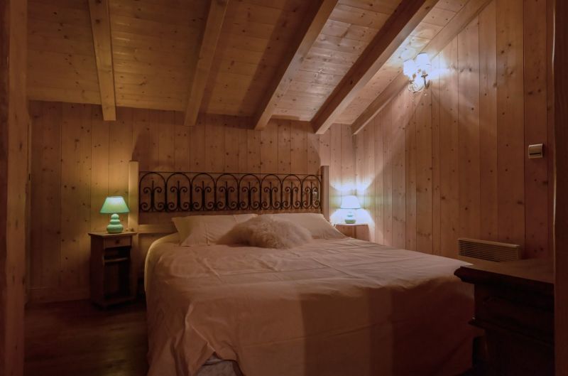 photo 21 Owner direct vacation rental Samons chalet Rhone-Alps Haute-Savoie bedroom 3