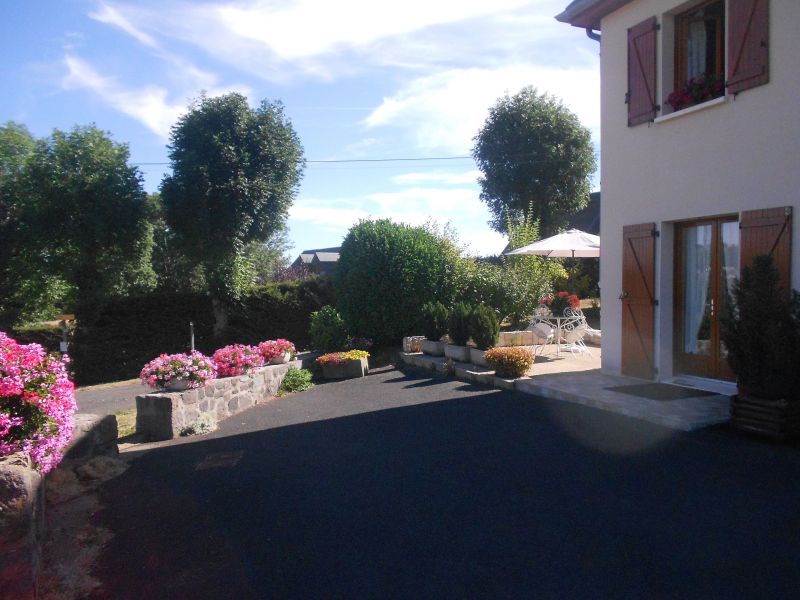 photo 5 Owner direct vacation rental Besse et Saint Anastaise appartement Auvergne Puy-de-Dme Outside view