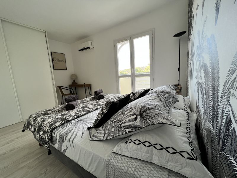 photo 12 Owner direct vacation rental Saint-Gilles les Bains villa   bedroom 1