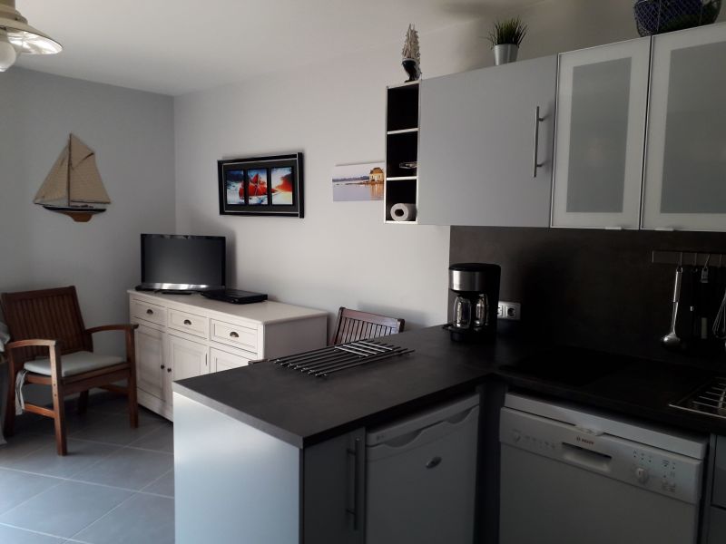 photo 1 Owner direct vacation rental Locmariaquer appartement Brittany Morbihan Kitchenette