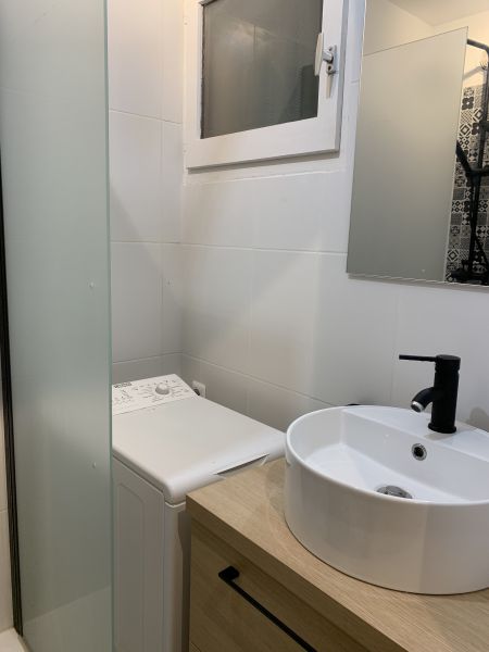 photo 16 Owner direct vacation rental Bormes Les Mimosas studio Provence-Alpes-Cte d'Azur Var bathroom