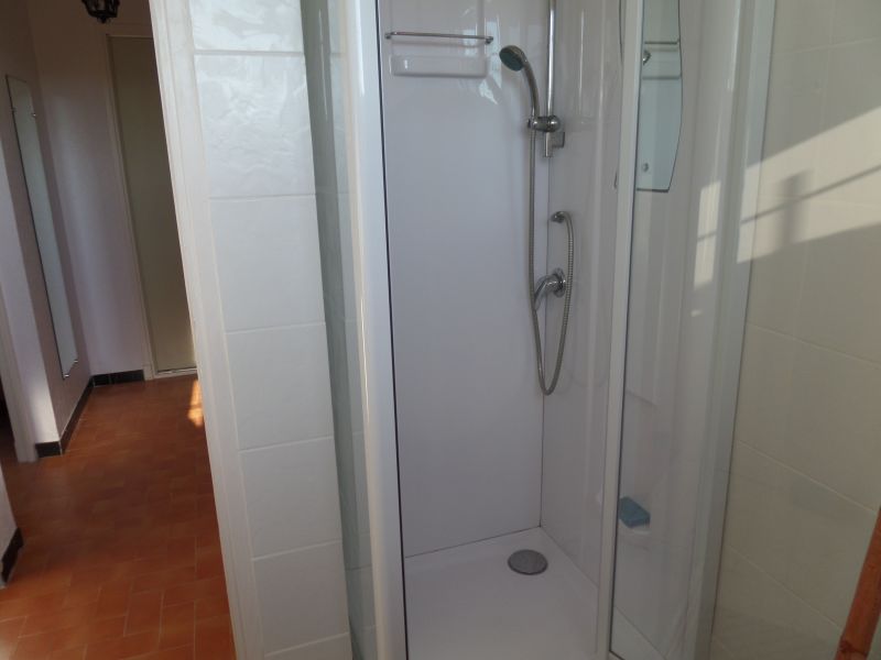 photo 4 Owner direct vacation rental Narbonne plage appartement Languedoc-Roussillon Aude bathroom