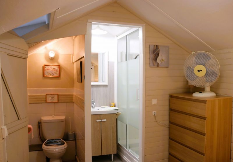 photo 3 Owner direct vacation rental Collioure bungalow Languedoc-Roussillon Pyrnes-Orientales bathroom