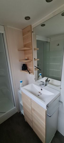 photo 9 Owner direct vacation rental Nans les Pins mobilhome Provence-Alpes-Cte d'Azur Var bathroom