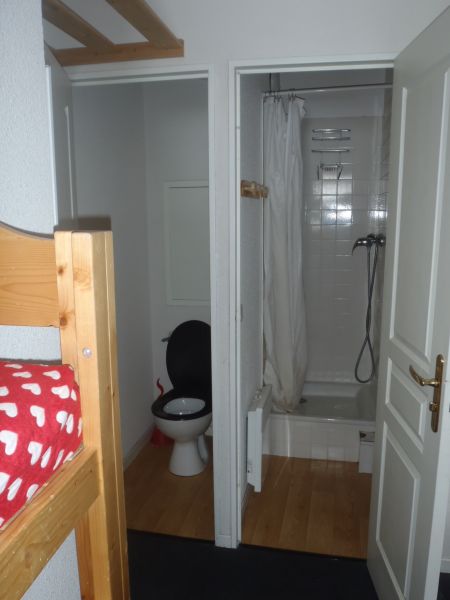 photo 5 Owner direct vacation rental Risoul 1850 appartement Provence-Alpes-Cte d'Azur  bathroom 1