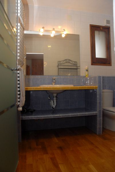 photo 9 Owner direct vacation rental Barcelona gite Catalonia Barcelona (province of) bathroom