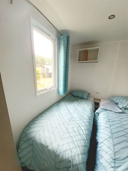 photo 14 Owner direct vacation rental Montalivet mobilhome Aquitaine Gironde bedroom 2