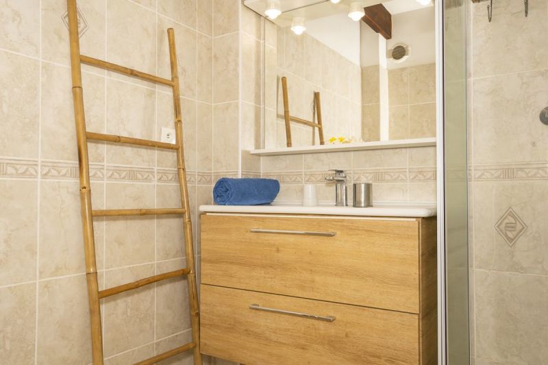 photo 17 Owner direct vacation rental L'Hermitage appartement   Washing facilities