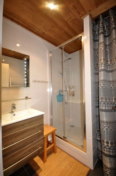 photo 9 Owner direct vacation rental Mribel appartement Rhone-Alps Savoie bathroom