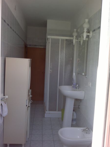 photo 8 Owner direct vacation rental San Vincenzo appartement Tuscany Livorno Province bathroom